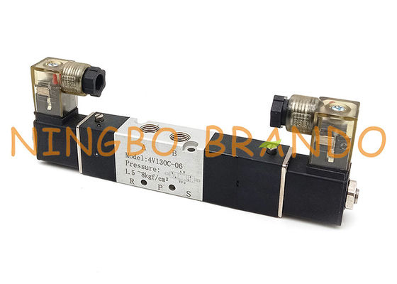 Weisen-geschlossene Mitte-pneumatisches Magnetventil des Doppelt-4V130C-06 des Solenoid-5/3